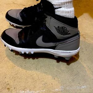 Worn 4 times to practice Jordan 1 football clts